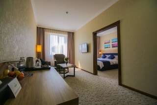 Отель Rayan Hotel Ош Двухместный номер Делюкс с 1 кроватью-1